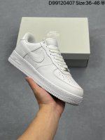 Nike Air Force 1 Low 空军一号 Af1 低帮百搭休闲运动板鞋。柔软、弹性十足的缓震性能和出色的中底设计，横跨复古与现代的外型结合，造就出风靡