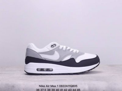 真标nike Air Max 1 Air Max 气垫 全新配色 鞋身材质均选择皮革、织物、麂皮多种材质覆盖，保证质感的前提下，层次感也相当不错。细节方面，除了
