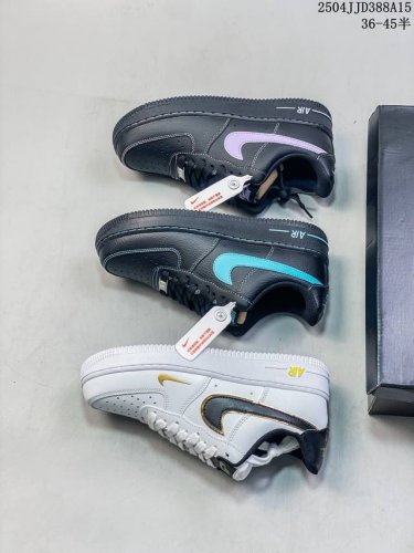 公司级带半码耐克Nike Air Force 1’07 Low空军一号低帮百搭休闲运动板鞋。柔软、弹性十足的缓震性能和出色的中底设计，横跨复古与现代的外型结合，