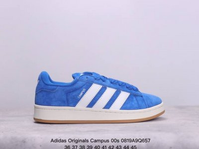 全真猪八 区别市面普通翻毛皮 adidas 阿迪达斯 男女鞋，升级原楦开发版型，采用猪巴革组合纤维革鞋面材质，内嵌欧索莱ortholite 混合 再生 鞋垫，外