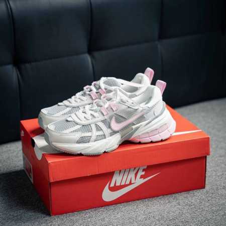 Nike V2K Run 复古潮系列未来复古老爹风百搭休闲运动慢跑鞋 货号：Hq4046 001 尺码：36 36.5 37.5 38 38.5 39 40 - 点击图像关闭