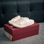 核心私 Gucci 古驰 5D压花一体拖鞋 历年经典爆款 正品原版开模 高端复刻 夏季时尚潮流爆款 毫无悬念的网红单品 时装周街拍出镜率超高 潮流必备款 百搭