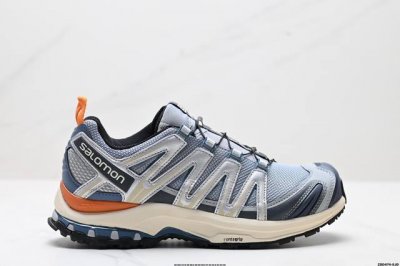 340 公司级Salomon Xa Pro 3D Suede 萨洛蒙户外越野跑鞋 鞋面采用Sensifit贴合技术 全方位贴合包裹脚型 鞋跟部鞋底牵引设计 提供
