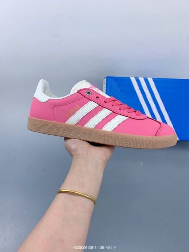adidas Originals Gazelle Indoor 三叶草休闲防滑耐磨低帮板鞋 鞋头出色设计 塑就出众贴合感 稳固的后跟贴合足部曲线设计 软弹舒适