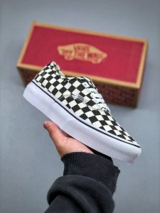 硫化工艺 Ltsgt 万斯 Vans 厚底 经典Os 黑白懒人格子 顶级真标原盒大几率过验过毒版本 原型开发道序 原汁原味保留经典基础 上脚无敌 ！ 尺码：35