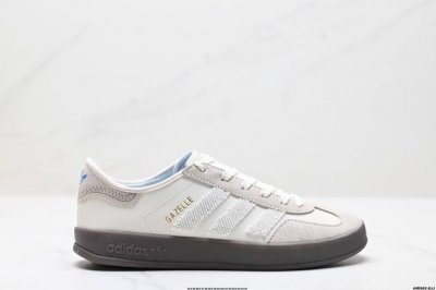 300 公司级Clot Gazelle By Ec 新款平底德训鞋男女款时尚百搭休闲运动板鞋 鞋侧同样是玻璃珠手工刺绣 以皮革 麂皮打造的「Clot X Gaz