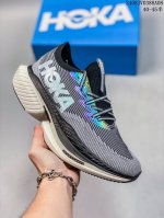 公司级hoka 霍卡 Hoka Cielo X1 竞速跑鞋 外观整合hoka 顶尖碳板技术、中底泡棉科技和几何学，设计符合自然步态的不对称鞋面和鞋底结构，专为精