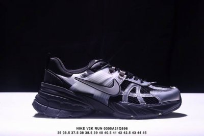 160 公司级耐克Nike V2K Run跑步鞋复古风潮 网面透气运动鞋 灰银紧致的鞋面材质提供良好的包裹性鞋侧 Swoosh以及鞋头部分搭配增添不少亮点的镀铬