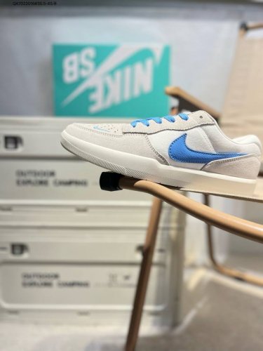 耐克Nike Sb Force 58 运动滑板鞋。这是一款将前沿创新带入街头的单品，它具有硫化杯底，具有出色的耐用性和灵活性。使用柔软皮革和帆布拼接，在饰面上放