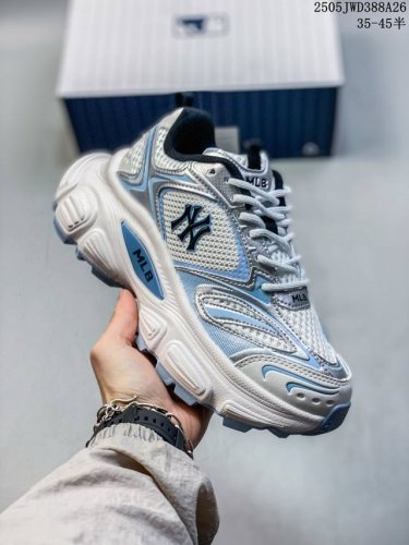 公司级Mlb Winner Chunky 纽约洋基队 潮流时尚厚底运动鞋 张凌赫同款 出游大胆穿 上镜C位密码 以复古基调书写千禧美学 融合现代机能元素风格重塑