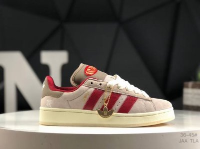 真标带半码阿迪达斯Adidas Originals Campus 00S系列 蛇年限定 面包风经典复古低帮百搭休闲运动板鞋 标志性的三道杠区域采用皮面打造 后跟