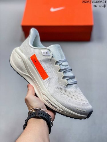 公司级 Nike 飞马新鞋 触感柔软 质感升级 随着 耐克 蓝图 系列 在巴黎的盛大发布 全新一代 登月41代 Nike pegasus 41运动老爹鞋也正式登