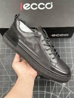 核心私 Ecco爱步2024春秋热卖款式 男士休闲鞋百搭防滑平底鞋 简约时尚户外鞋 摒弃传统鞋面设计，舒适牛皮鞋面 手感细腻顺滑，纹理清晰 柔软脚感随心穿脱 质