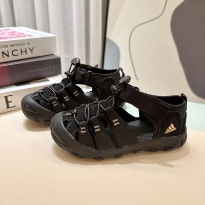 特价 不退换 阿迪版儿童户外凉鞋26-37码 潮爆了！溯溪鞋真的太火了！爬山涉水溯溪都不在话下大开好穿脱，鞋头护趾！后跟包裹性很强！穿上它去户外尽情的玩耍吧
