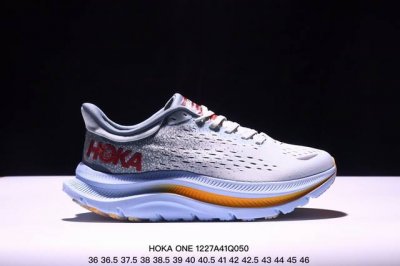 公司级hoka One One 全新配色 飞跃地平线 轻量缓震跑鞋 这个品牌来自于新西兰的毛利语，Hoka表示大地，One One表示飞越，连起来就是飞越地平线