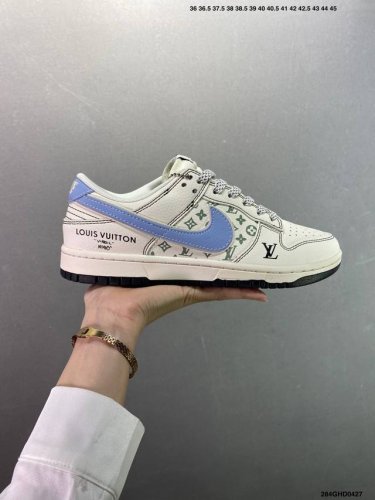 公司级Nike Dunk Sb Low 定制Dunk 定制Dunk Sb顾名思义，具有经典的Dunk血缘，又注入了更多的时尚元素。相较于普通的Dunk滑板鞋，改