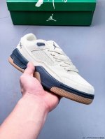 集图 Air Jordan Aj4 Rm 重制版低帮复古篮球鞋 实拍首发 采用了低帮的设计 并保留了众多Aj4的经典元素 鞋身以皮革 麂皮材质拼接打造 Aj4经