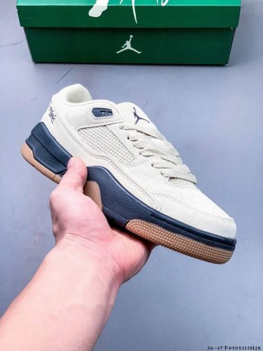 集图 Air Jordan Aj4 Rm 重制版低帮复古篮球鞋 实拍首发 采用了低帮的设计 并保留了众多Aj4的经典元素 鞋身以皮革 麂皮材质拼接打造 Aj4经