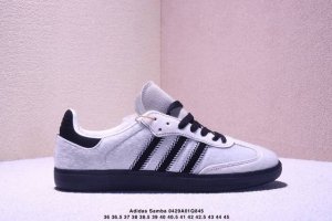 adidas Samba 复古桑巴板鞋 这款桑巴鞋展示了高质量的工艺 带有装饰的超锁缝制和无缝的手感 柔软、柔软的皮革造型和标志性的3条纹完成了精致的外观 正规