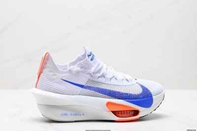 公司级新品发布 Nike Air Zoom Alphafly Next%3 proto整体采用前作的设计语言 并且对后者的细节进行升级 马拉松和长距离路跑的性能