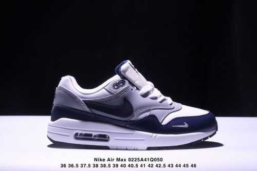 公司级Nike Air Max 1 耐克气垫 缓震 耐磨运动鞋 鞋身材质均选择皮革 织物 麂皮多种材质覆盖 保证质感的前提下 层次感也相当不错 带有开窗式 Ai