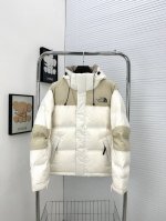 外贸保真版：北面 黑色 22S申敏儿同款巅峰极地gtx连帽短款羽绒服 面料：原版定制gore-Tex防水尼龙面料。 填充：90白鹅绒填充，280- 克，衣服超蓬