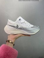 Nk Zoomx Vaporfly Next% 2 最强跑鞋这款新一代最强跑鞋在鞋面和鞋底都进行了全方位升级鞋面使用了全新 Vaporweave 科技这种类似蝉