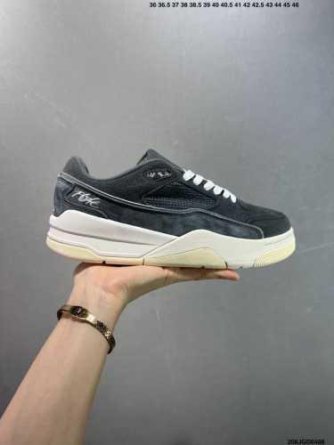 Air Jordan Flight Court 乔丹低帮复古篮球鞋 设计简约又不失复古韵味 鞋内的鞋垫柔软且有弹性 能够很好地缓冲落地时的冲击力 鞋面的材质贴合