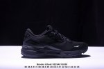 公司级Brooks Ghost 15 布鲁克斯减震耐磨训练女子防滑跑步运动鞋 款跑鞋以其卓越的缓震性能和舒适度备受青睐，采用了Biomogo Dna自适应缓震中