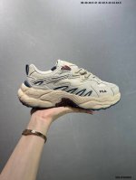 公司级Fila斐乐 Pease 豌豆鞋 时尚舒适百搭 防滑耐磨 低帮生活休闲鞋 鞋面设计理念源自于历史篮球鞋款 Smash 从其复古鞋面提炼元素 结合板鞋鞋底做