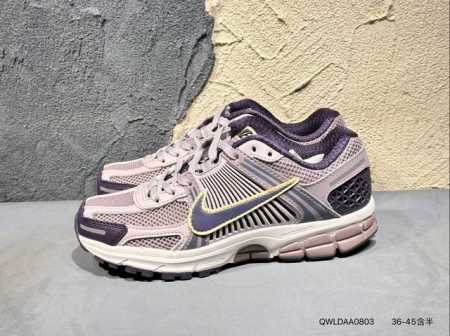 160 #新品上市实拍 Nike Zoom Vomero 5 Sp 复古风潮 网面透气运动鞋 先行尝鲜版 紧致的鞋面材质提供良好的包裹性 鞋侧 Swoosh以及 - 点击图像关闭