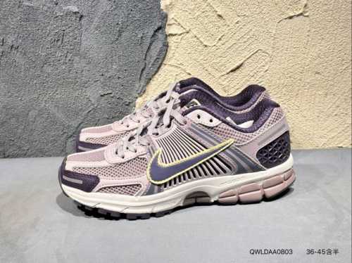 160 #新品上市实拍 Nike Zoom Vomero 5 Sp 复古风潮 网面透气运动鞋 先行尝鲜版 紧致的鞋面材质提供良好的包裹性 鞋侧 Swoosh以及