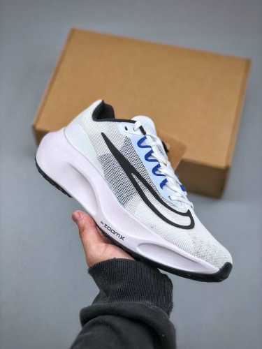 今日福利特价260 Nike Zoom Fly 5 超级跑鞋耐克跑鞋 Flyknit 材料 打造出众弹性 易于穿脱。采用React技术 轻盈耐穿泡绵打造,铸就出