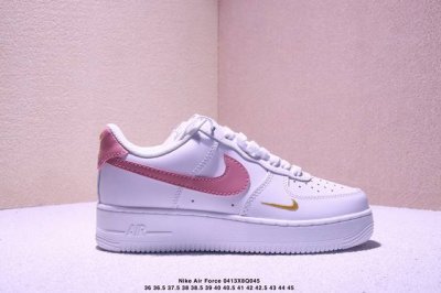 耐克Nike Air Force 1 Low 空军一号低帮百搭休闲运动板鞋。柔软、弹性十足的缓震性能和出色的中底设计，横跨复古与现代的外型结合，造就出风靡全球三