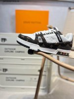 路易威登 Louis Vuitton Lv路易威登板鞋 新款 Lv Trainer最新配色运动鞋 L家 篮球鞋风格运动鞋 该鞋由艺术总监 Virgil Ablo