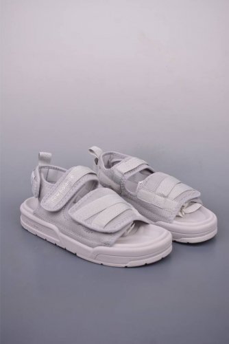 New Balance 夏季新款运动凉鞋 魔术贴设计 时尚简约 实拍首发 方便穿脱，鞋底防滑耐磨 夏季百搭 官方货号: Sdl32063731 尺码：36 37