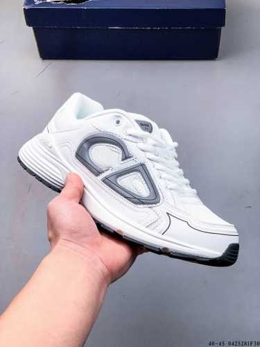 集图 Dior 迪奥 B30 复古风透气百搭休闲鞋 B30运用了质感细腻的皮革与网眼布面材质拼接成鞋身，鞋身两侧贴有显眼的字母Cd表明身份，为Christian