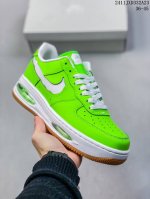 公司级带半码耐克nike Air Force 7 空军一号低帮百搭休闲运动板鞋。柔软、弹性十足的缓震性能和出色的中底设计，横跨复古与现代的外型结合，造就出风靡全