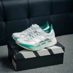 250 核心私 Adidas Adizero Adios 4 M轻盈跑鞋 耐磨减震专业跑步鞋 冲向目标，一路向前，不断挑战和突破自我 无论是平时训练还是马拉松，