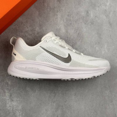 本地250 核心私 公司级Nike Vomero 18 耐克 舒适减震防滑 低帮跑步鞋 全掌Reactx泡绵中底 前掌和后跟还配备了Air Zoom气垫单元 据