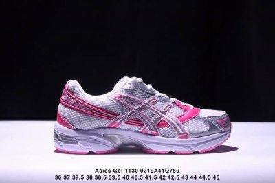 Asics Gel-1130 亚瑟士新款运动跑步鞋 Asics Gel-1130可以称得上是复古美学的入门代表作，它所呈现的是千禧年后期的时代变迁风格。 整双鞋