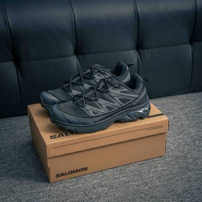 核心私 salomon Xt-6 萨洛蒙户外越野跑鞋 鞋面采用Sensifit贴合技术 全方位贴合包裹脚型 鞋跟部鞋底牵引设计 提供强大的抓地性能 更适应野外崎
