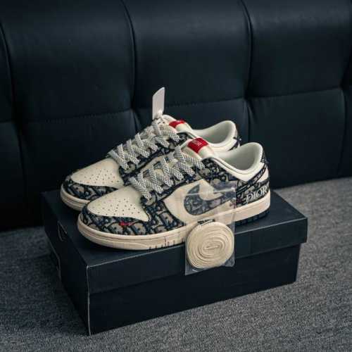 核心私 Nike Dunk 全套原楦原模倾力打造完美版型 独家原厂航空铝磨具打磨大底 鞋头坡度极致还原 无解鞋型 原盒原配 圈内天花板工艺 原厂冲刀 超高清洁度