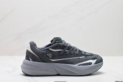 公司级Adidas Lightblaze 舒适防滑 新款阿迪达斯低帮跑步鞋 极致轻盈的Lightweight Upper设计 带来近乎裸足的舒适体验 中底采用尖