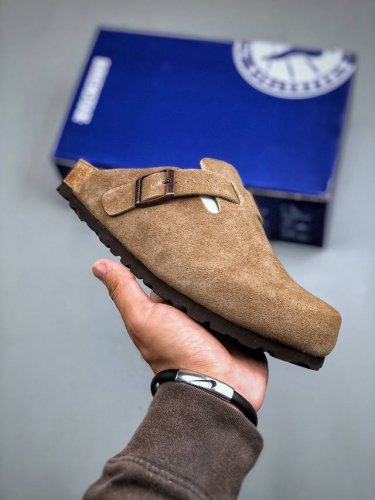 纯原“翘头版” 德国百年知名鞋履品牌 博肯birkenstock 勃肯半拖系列 广东原产#采用质地柔软牛皮绒面革植入羊羔毛鞋垫和里衬材质 #中底搭载缓震软木橡胶