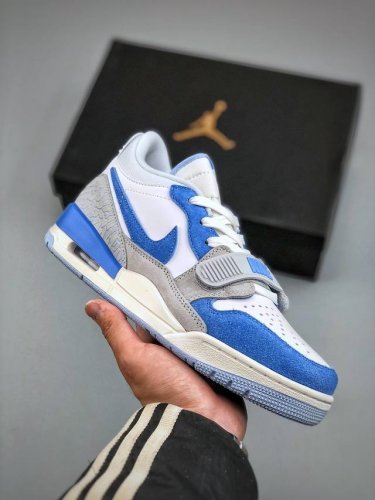320支持放店 Air Jordan Legacy Aj312 Low 低帮复古篮球鞋 灰蓝 Cd7069-141 鞋身采用了皮革材质打造 横跨鞋面的魔术贴十分