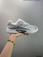公司级Nk V5 Rnr系列 白棕 复古Y3K风格舒适百搭跑步鞋 融合了复古与现代设计元素 轻量化设计 鞋面采用透气网眼材料 搭配轻质泡沫中底 缓震舒适 适合日