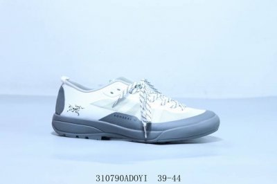 220 Tx 始祖鸟低帮休闲鞋 耐磨防滑户外徒步运动鞋 货号 Lo653690029 310790Adoyi 39-44