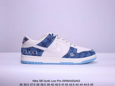 Nike Sb Dunk Low Pro 复古低帮休闲运动滑板板鞋。采用脚感柔软舒适zoomair气垫，有效吸收滑板等极限运动在落地时带来的冲击力，为街头运动者