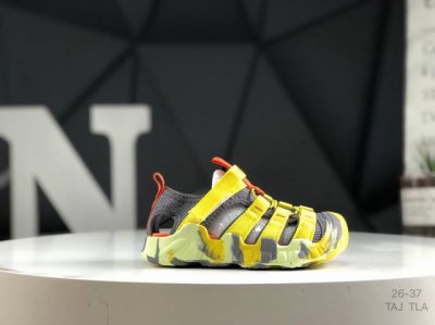 精品童鞋 Keen 科恩童鞋 运动 凉鞋，源自美国的户外休闲鞋品牌，以创新、高品质、高科技以及舒适著称。其独特的设计，完美融合了功能性与时尚感。宽楦鞋头给予脚趾